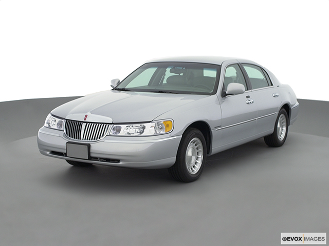 2000 Lincoln Town Car Reviews Insights and Specs CARFAX