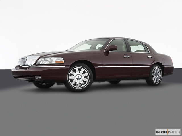 2003 Lincoln Town Car Reviews Insights and Specs CARFAX